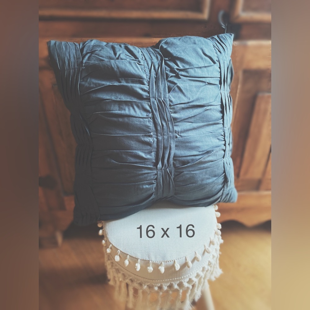 Shams One Decorative Pillow & Two shams - Picture 5 of 16